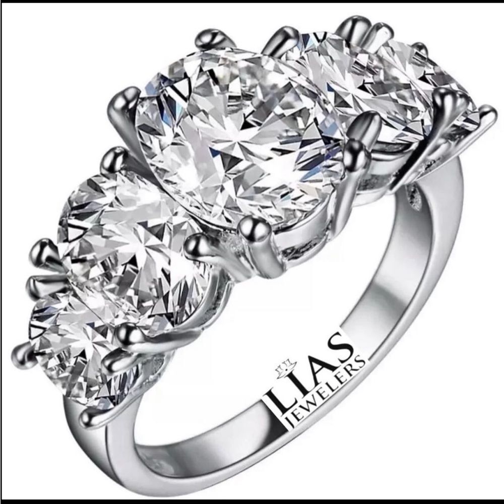 New 18k white gold engagement ring
